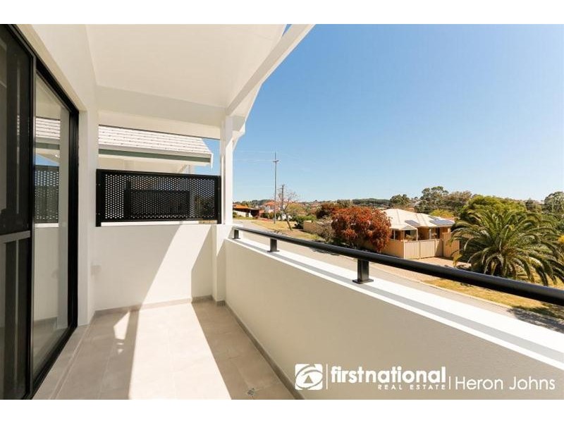 3B Pinnock Close, Kardinya WA 6163