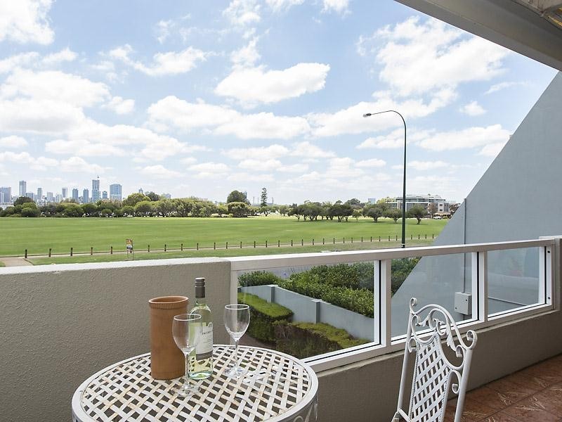 4/219 Mill Point Road, South Perth WA 6151