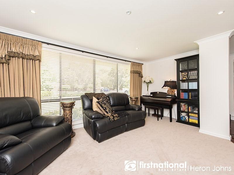 10 Hartfield Crescent, Leeming WA 6149