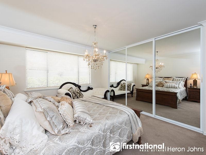 10 Hartfield Crescent, Leeming WA 6149