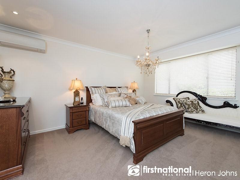 10 Hartfield Crescent, Leeming WA 6149