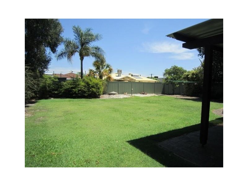 17 Flinders Crescent, Bull Creek WA 6149