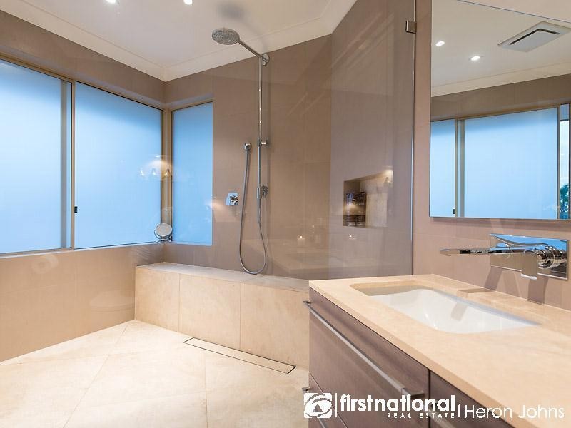 6 Sellen Court, Leeming WA 6149