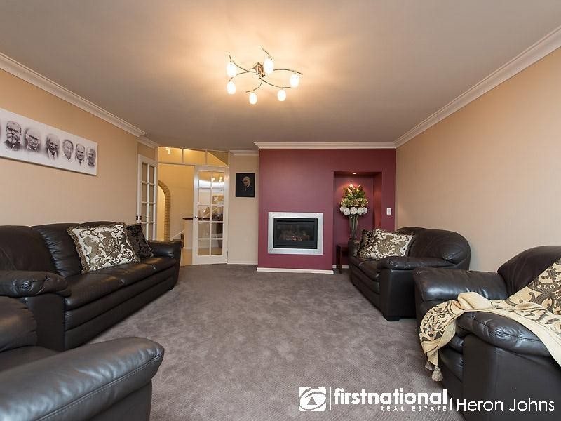 6 Sellen Court, Leeming WA 6149