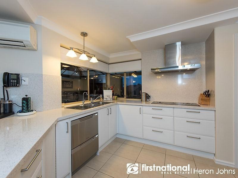 6 Sellen Court, Leeming WA 6149