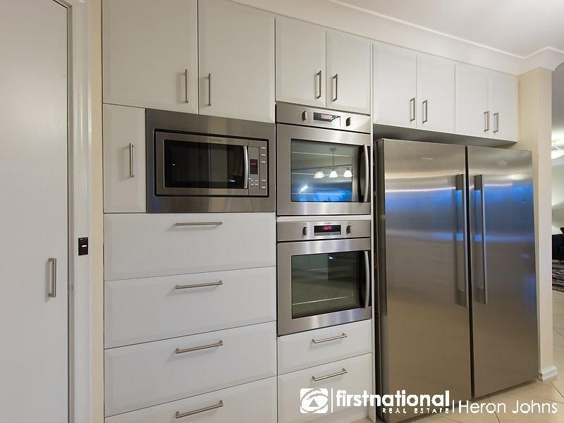 6 Sellen Court, Leeming WA 6149