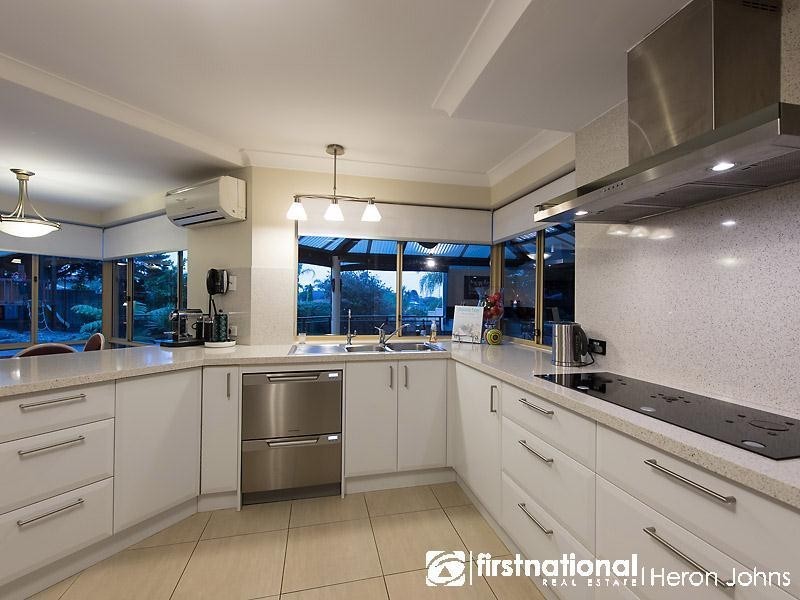 6 Sellen Court, Leeming WA 6149