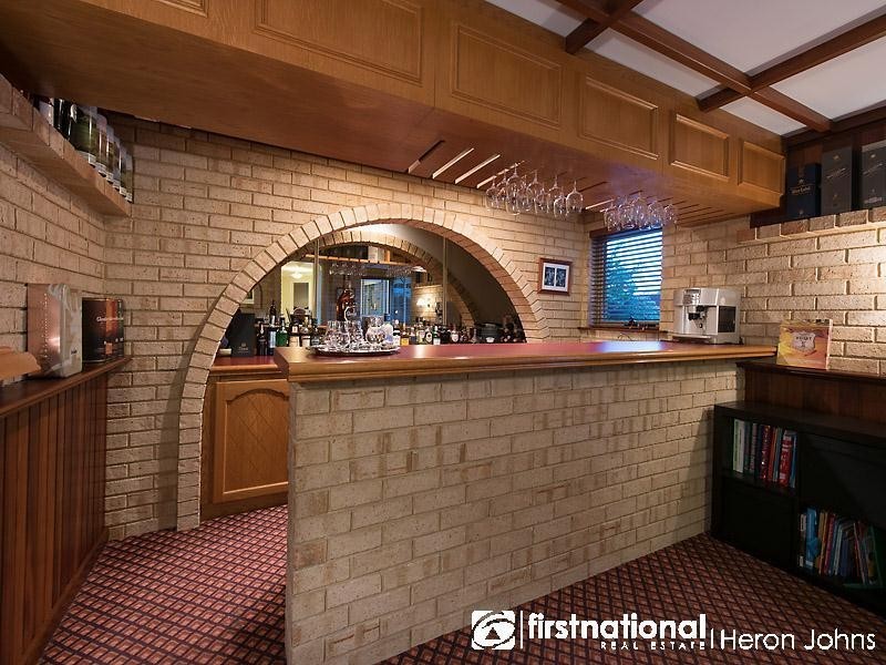 6 Sellen Court, Leeming WA 6149