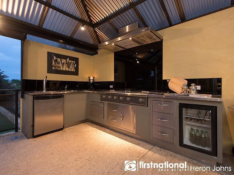 6 Sellen Court, Leeming WA 6149