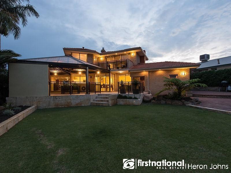 6 Sellen Court, Leeming WA 6149