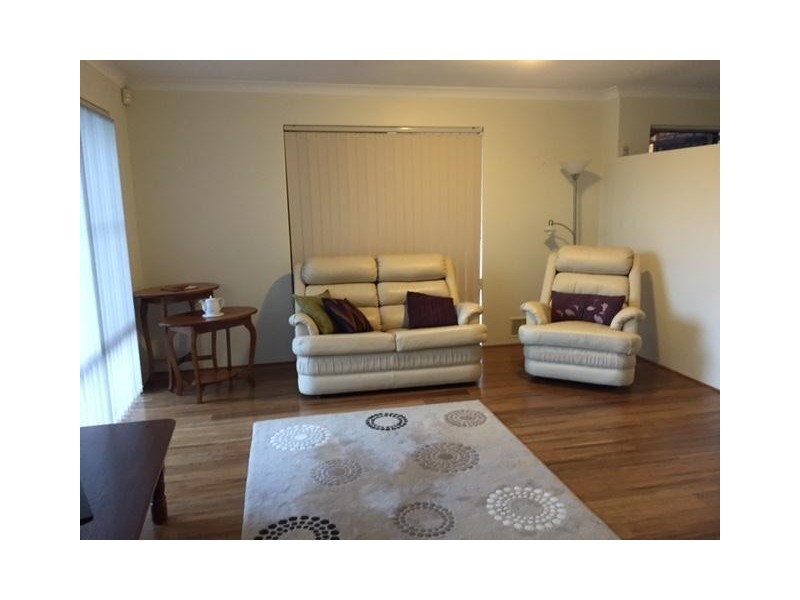 4B Gladstone Road, Leeming WA 6149