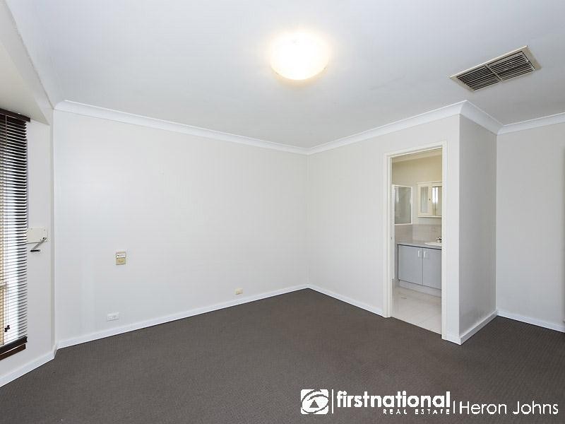 16 Sunshine Place, Bibra Lake WA 6163