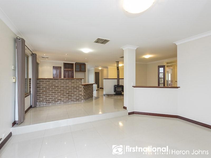 16 Sunshine Place, Bibra Lake WA 6163