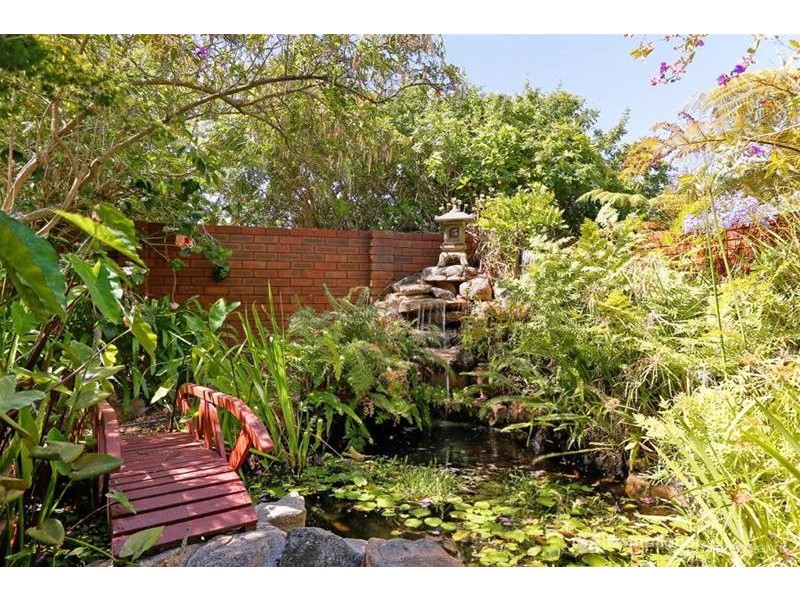 6 Hewison Street, Leeming WA 6149