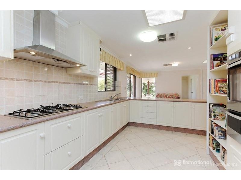 6 Hewison Street, Leeming WA 6149