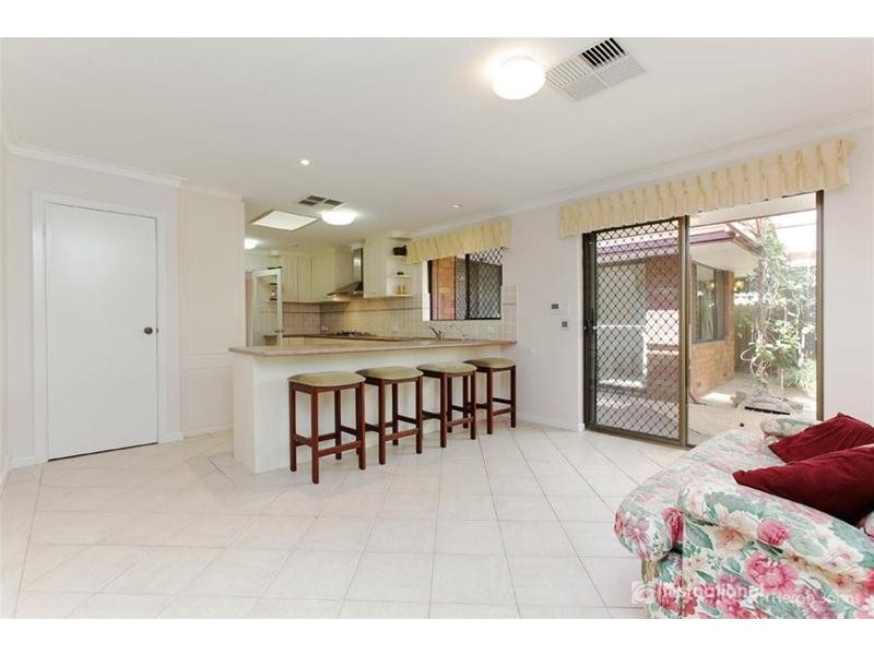 6 Hewison Street, Leeming WA 6149