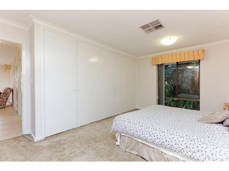 6 Hewison Street, Leeming WA 6149