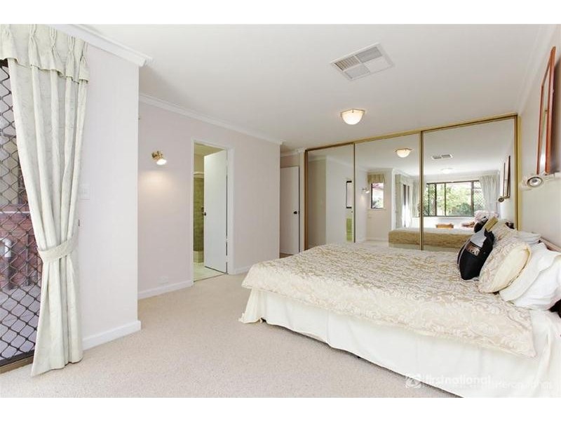 6 Hewison Street, Leeming WA 6149