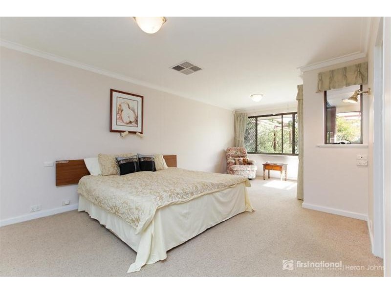 6 Hewison Street, Leeming WA 6149