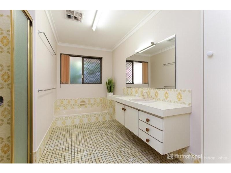 6 Hewison Street, Leeming WA 6149