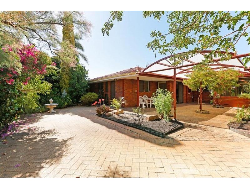 6 Hewison Street, Leeming WA 6149