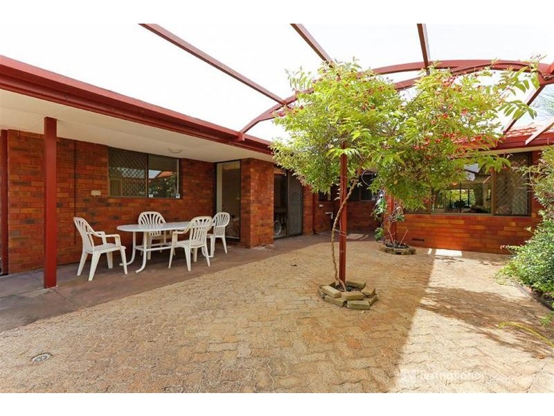 6 Hewison Street, Leeming WA 6149