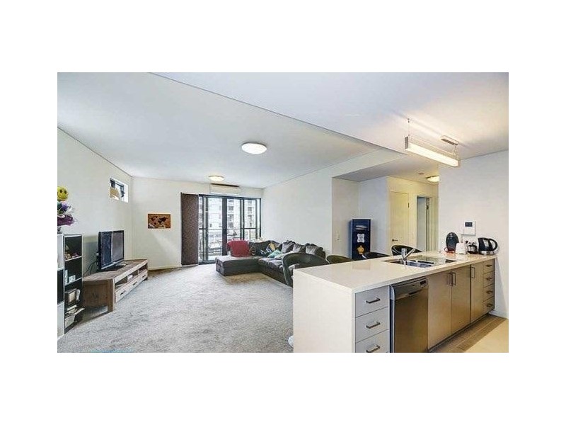 82/16 Midgegooroo Avenue, Cockburn Central WA 6164