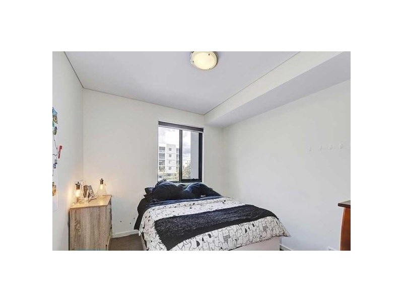 82/16 Midgegooroo Avenue, Cockburn Central WA 6164