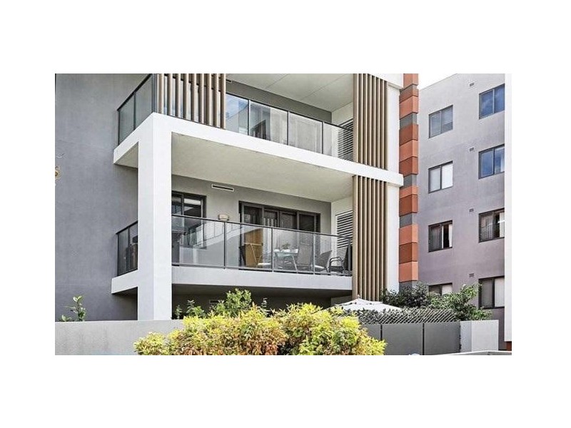 82/16 Midgegooroo Avenue, Cockburn Central WA 6164