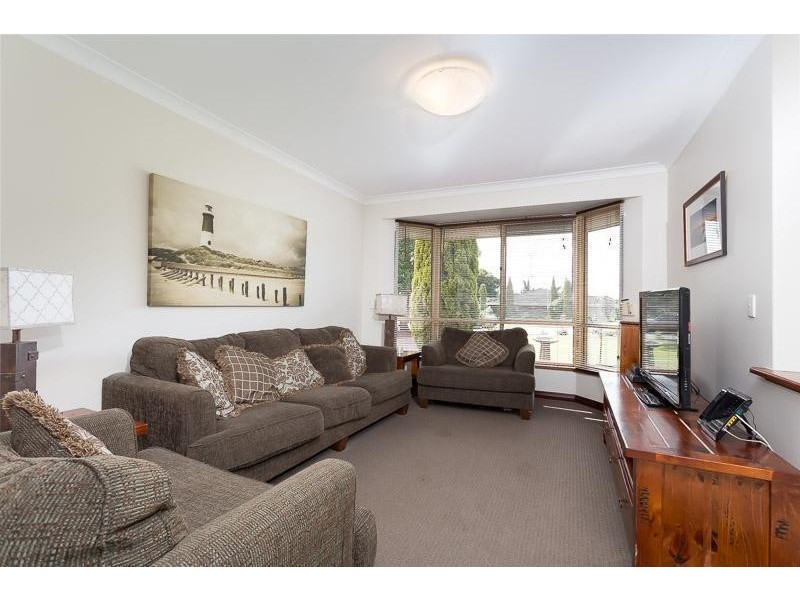 16 Sunshine Place, Bibra Lake WA 6163