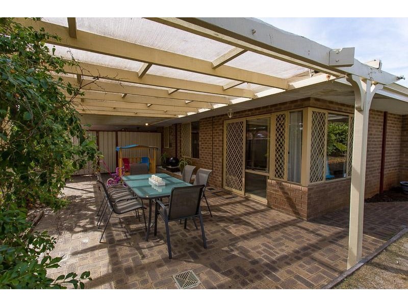 16 Sunshine Place, Bibra Lake WA 6163