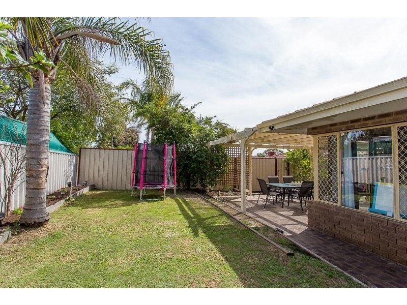16 Sunshine Place, Bibra Lake WA 6163