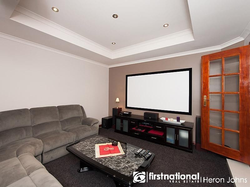 2 Arrowgrass Road, Canning Vale WA 6155