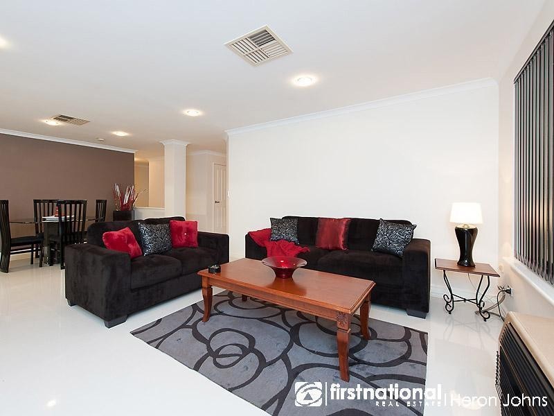 2 Arrowgrass Road, Canning Vale WA 6155