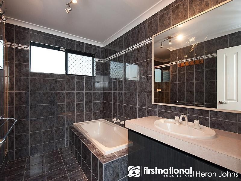 2 Arrowgrass Road, Canning Vale WA 6155