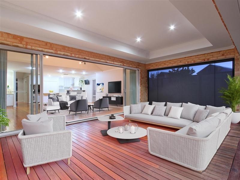 6 Chelsea Circuit, Success WA 6164