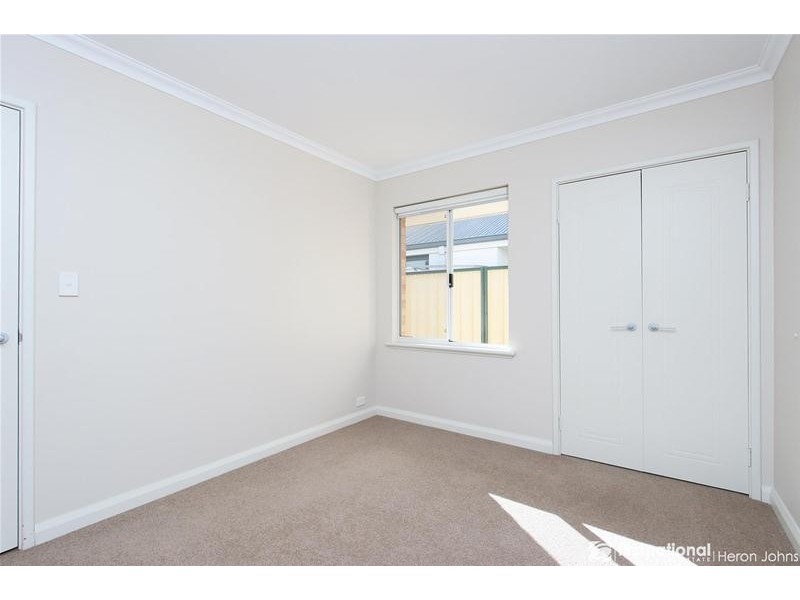 6 Chelsea Circuit, Success WA 6164