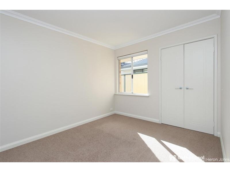 6 Chelsea Circuit, Success WA 6164