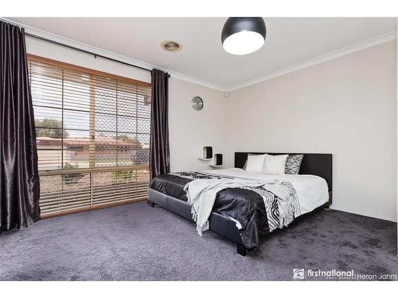 4 Gledhill Way, Leeming WA 6149