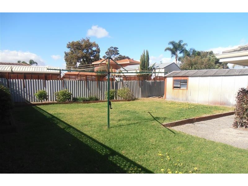 18 Nicholls Crescent, Bull Creek WA 6149