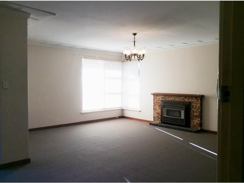 10 Modillion Avenue, Shelley WA 6148