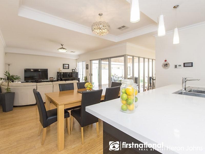 79 Minerva Loop, Success WA 6164