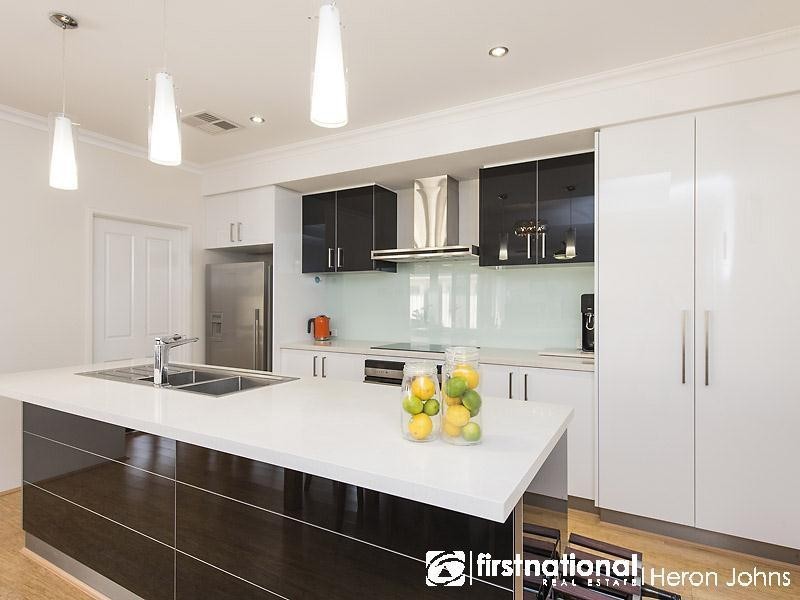 79 Minerva Loop, Success WA 6164