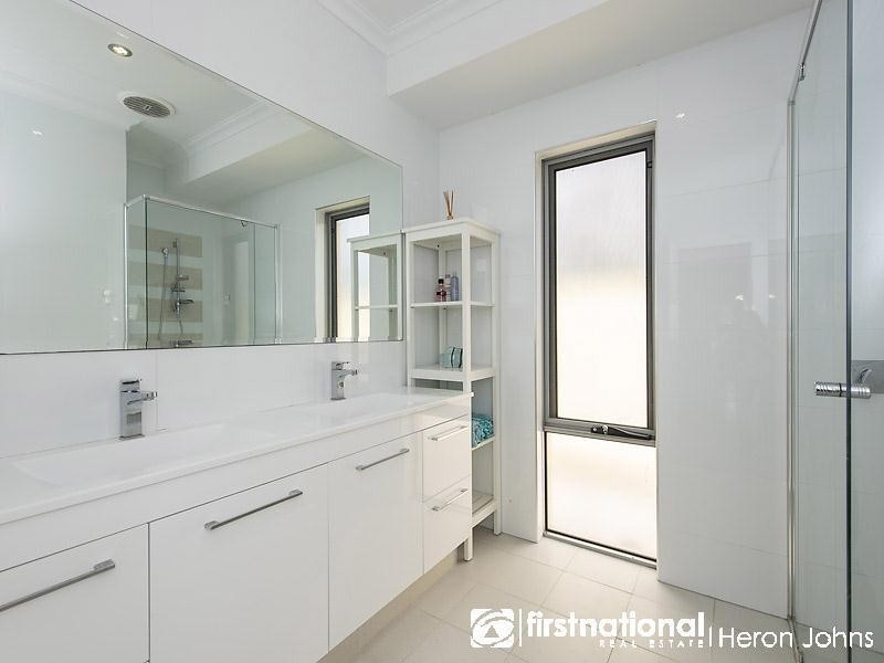 79 Minerva Loop, Success WA 6164