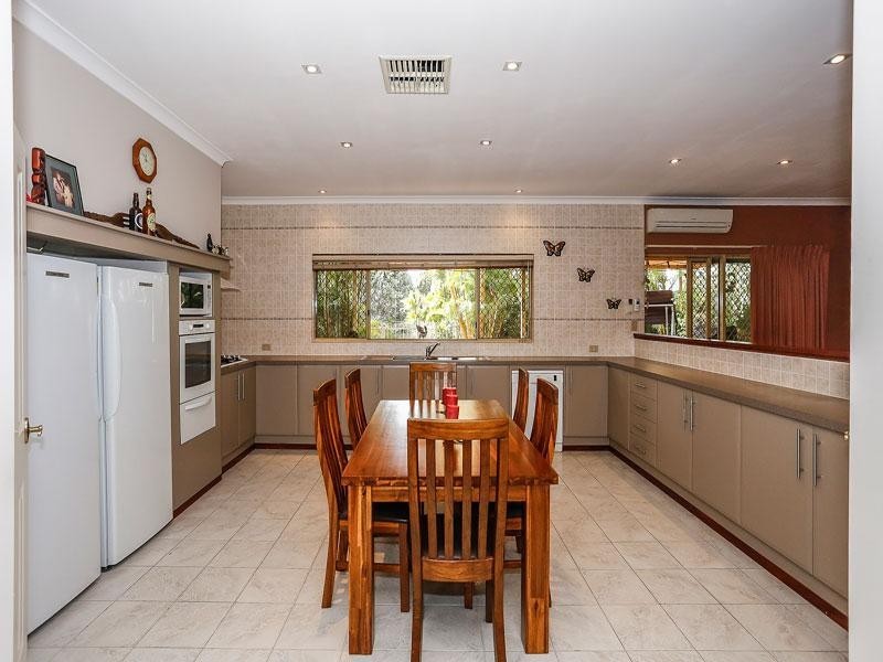 10 Burtenshaw Close, Leeming WA 6149