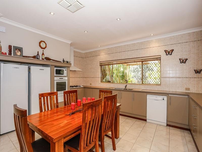 10 Burtenshaw Close, Leeming WA 6149