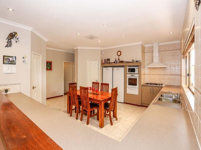 10 Burtenshaw Close, Leeming WA 6149