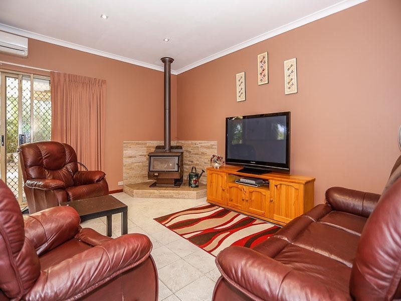 10 Burtenshaw Close, Leeming WA 6149