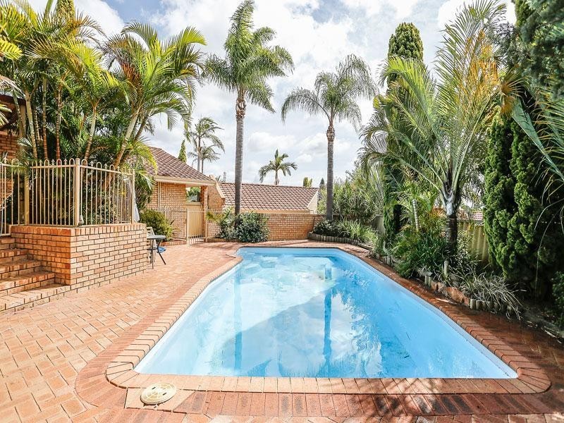 10 Burtenshaw Close, Leeming WA 6149