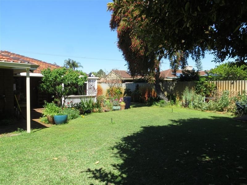 17 Ewing Avenue, Bull Creek WA 6149